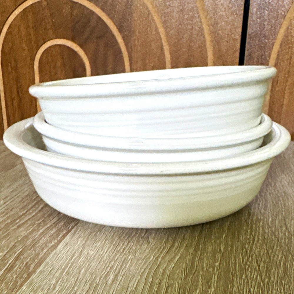 Fiesta White Ceramic Bowl Set Solid Pattern Round Shape Glossy Finish